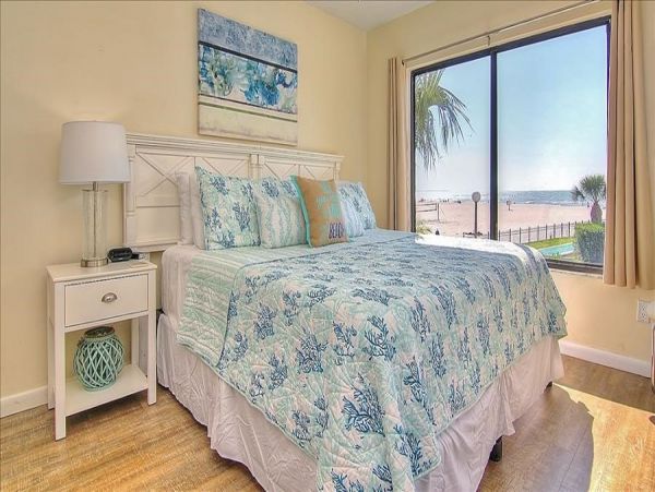 St. Petersburg Condo 982498