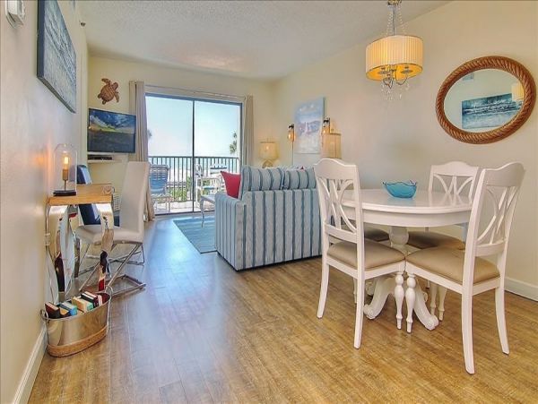 St. Petersburg Condo 982498