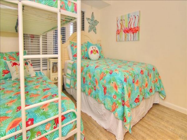 St. Petersburg Condo 982498