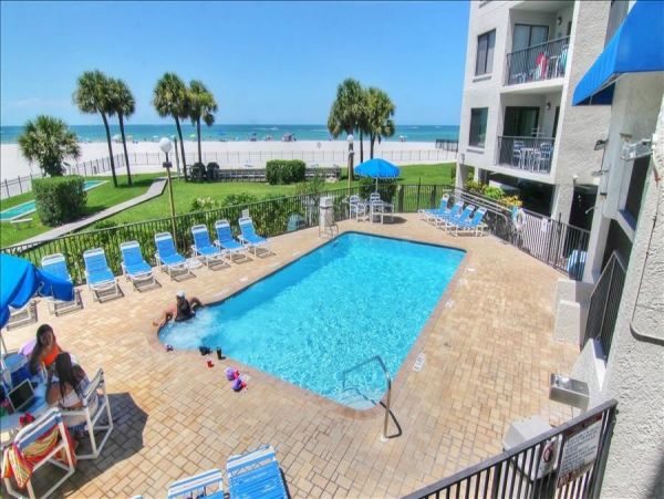 St. Petersburg Condo 982498