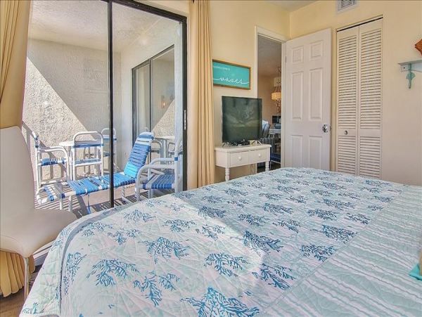 St. Petersburg Condo 982498