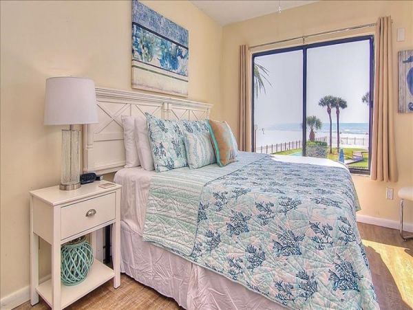 St. Petersburg Condo 982498