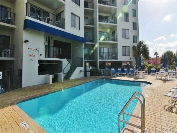 St. Petersburg Condo 982498