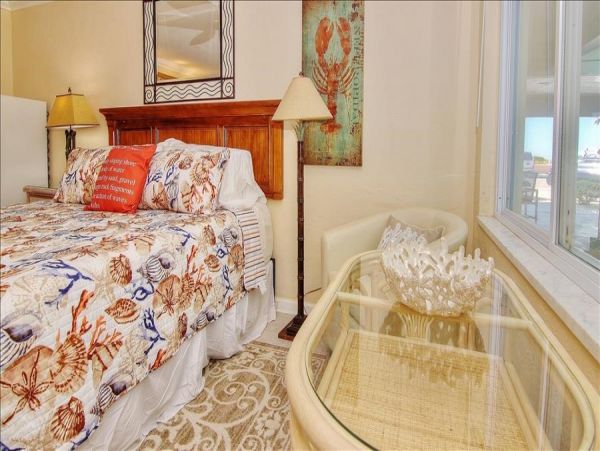 St. Petersburg Home 982499