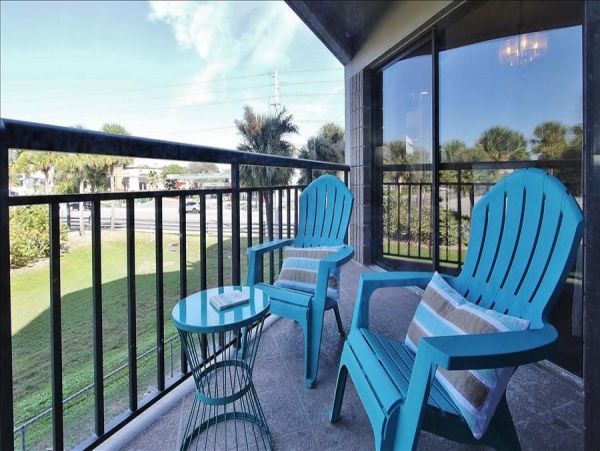 Bright & Cozy One Bedroom Getaway in St. Pete Beach