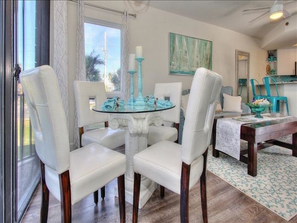 Bright & Cozy One Bedroom Getaway in St. Pete Beach