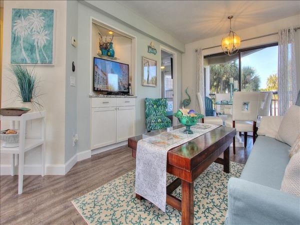 Bright & Cozy One Bedroom Getaway in St. Pete Beach