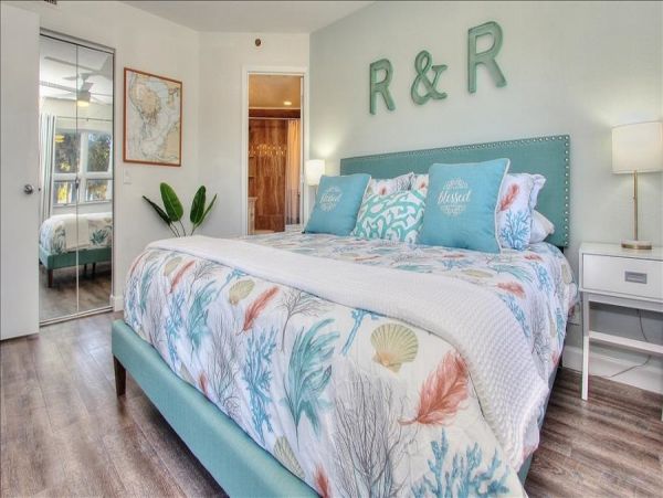 Bright & Cozy One Bedroom Getaway in St. Pete Beach