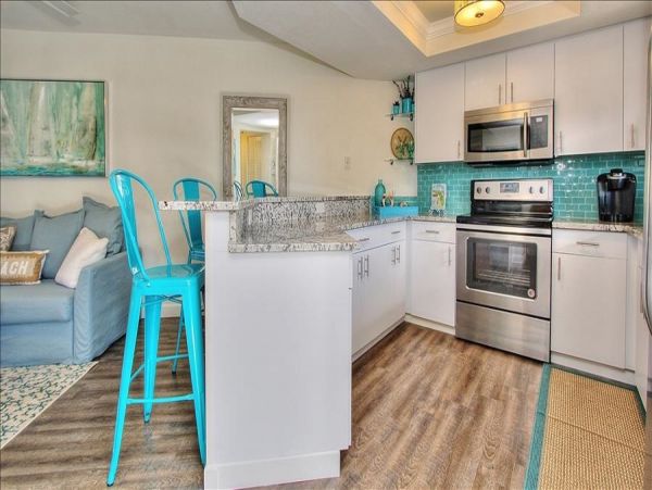 Bright & Cozy One Bedroom Getaway in St. Pete Beach