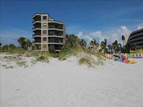 Bright & Cozy One Bedroom Getaway in St. Pete Beach