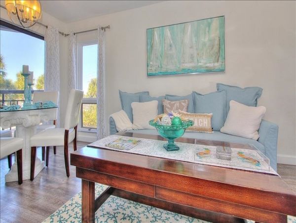 Bright & Cozy One Bedroom Getaway in St. Pete Beach
