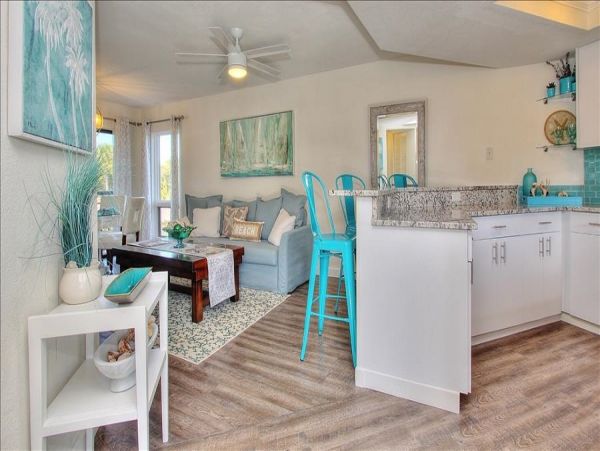 Bright & Cozy One Bedroom Getaway in St. Pete Beach
