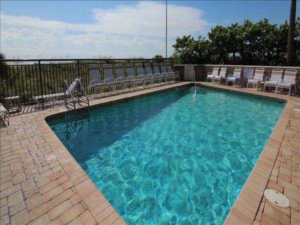 Bright & Cozy One Bedroom Getaway in St. Pete Beach