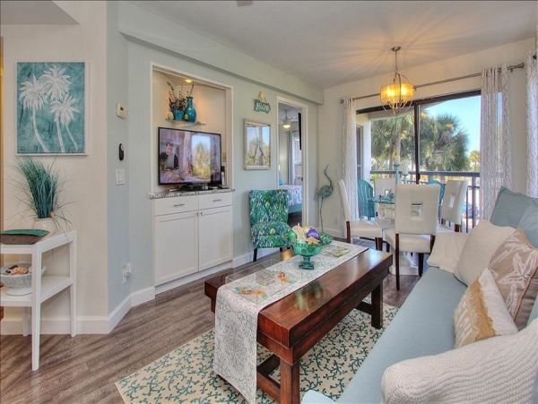 Bright & Cozy One Bedroom Getaway in St. Pete Beach