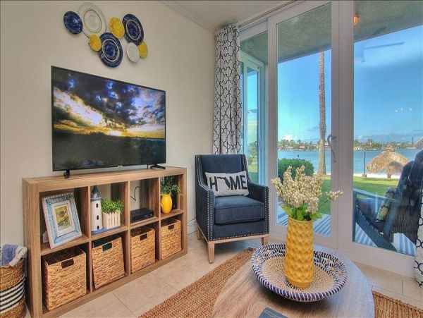 St. Petersburg Condo 982502