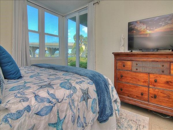 St. Petersburg Condo 982502