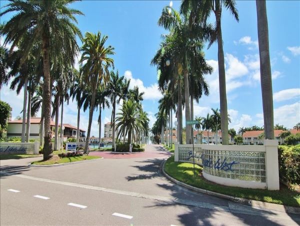 St. Petersburg Condo 982502