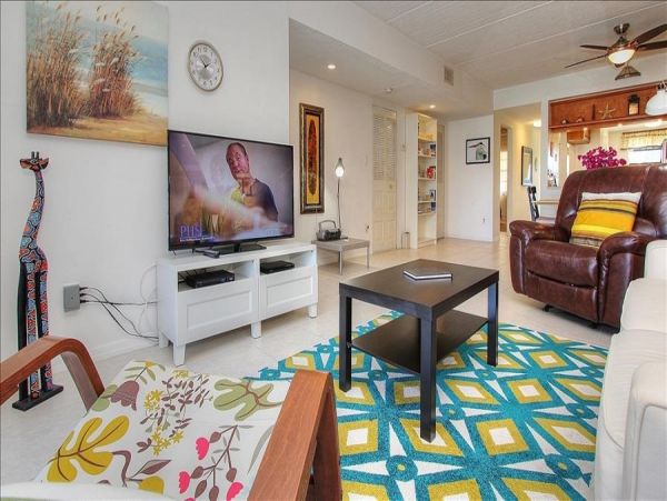Treasure Island Lovely Waterside Condo for Rent.