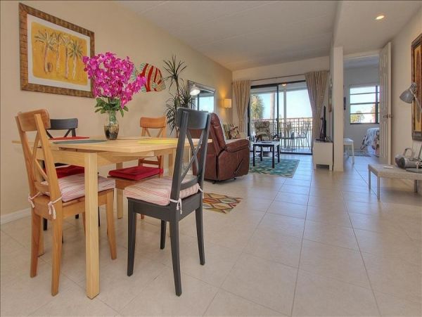 Treasure Island Lovely Waterside Condo for Rent.