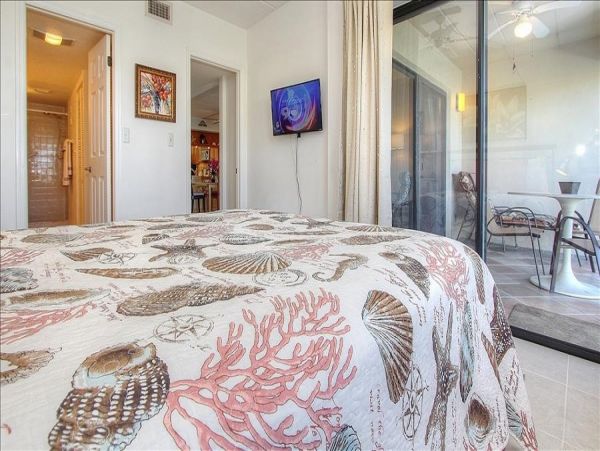 Treasure Island Lovely Waterside Condo for Rent.