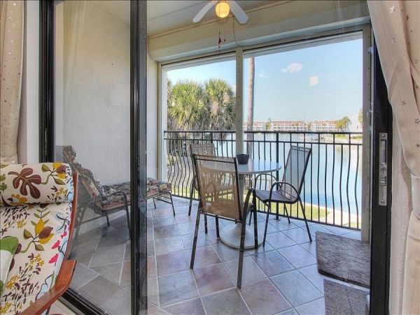 Treasure Island Lovely Waterside Condo for Rent.