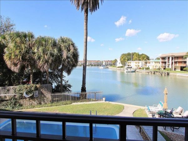Treasure Island Lovely Waterside Condo for Rent.