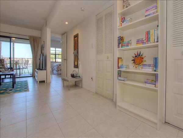 Treasure Island Lovely Waterside Condo for Rent.