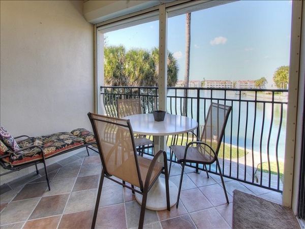 Treasure Island Lovely Waterside Condo for Rent.