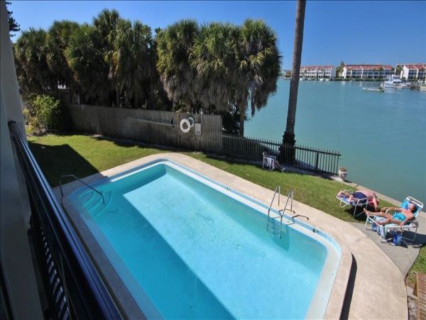 Treasure Island Lovely Waterside Condo for Rent.