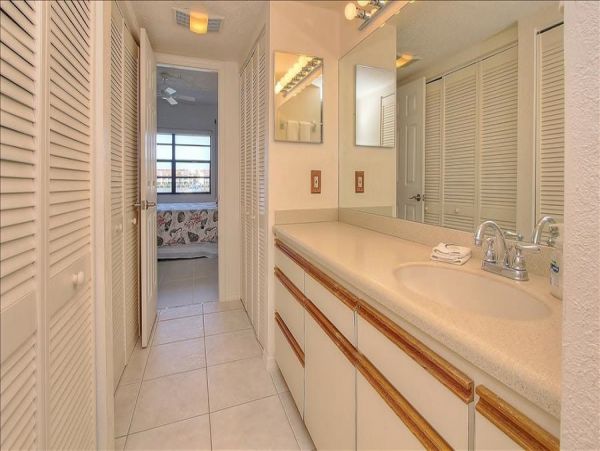 Treasure Island Lovely Waterside Condo for Rent.