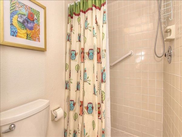 Treasure Island Lovely Waterside Condo for Rent.