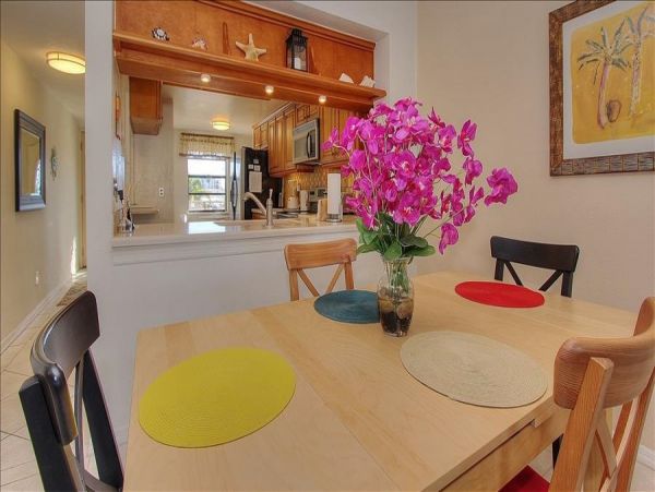Treasure Island Lovely Waterside Condo for Rent.
