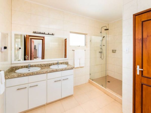 Bonaire Home 982534