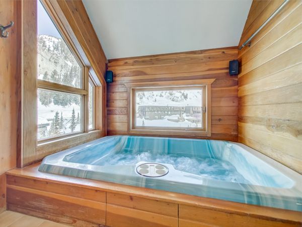Alta Condo 982542