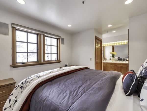 Alta Condo 982543