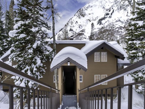 Alta Condo 982543