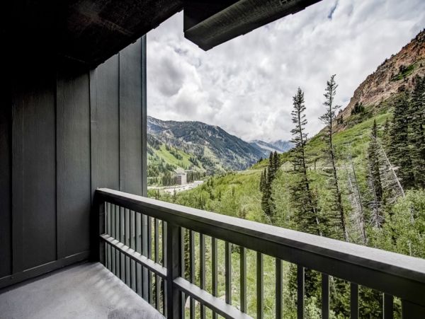 Alta Condo 982544