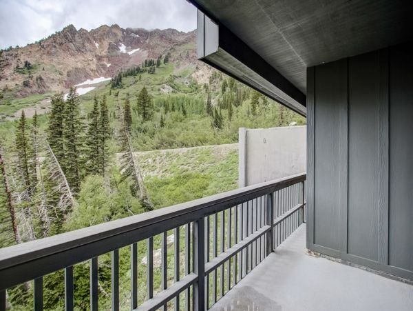 Alta Condo 982544