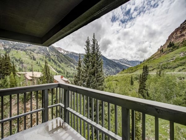 Alta Condo 982544