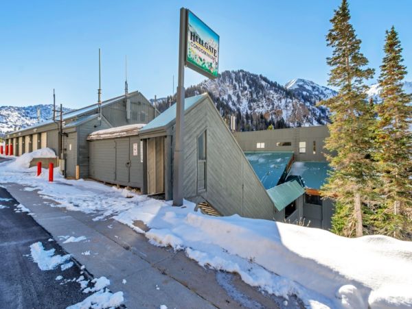 Alta Condo 982549