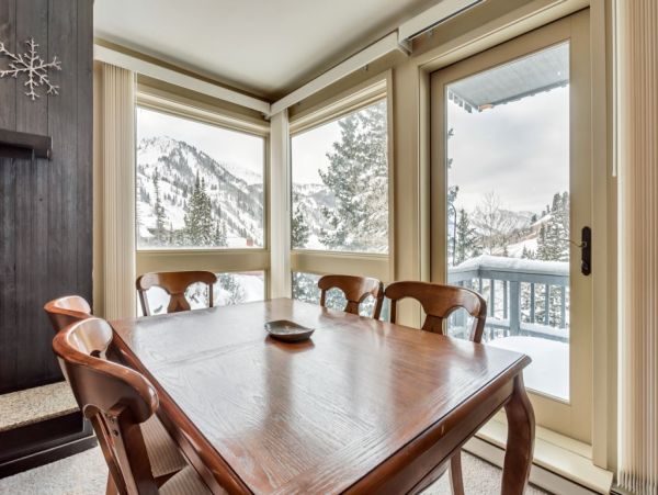 Alta Condo 982551