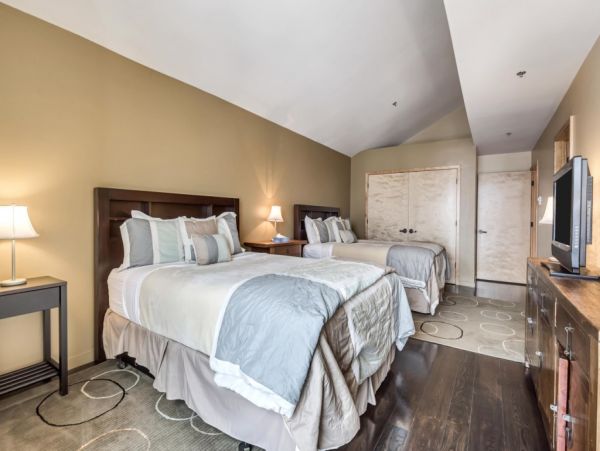 Alta Condo 982552