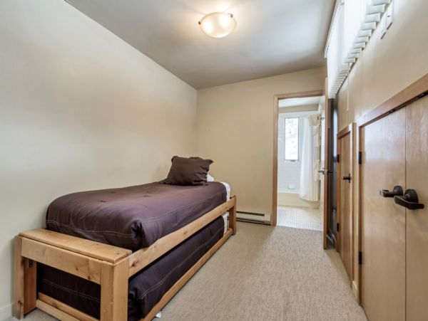 Alta Condo 982552