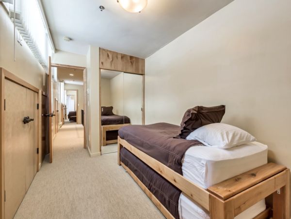 Alta Condo 982552