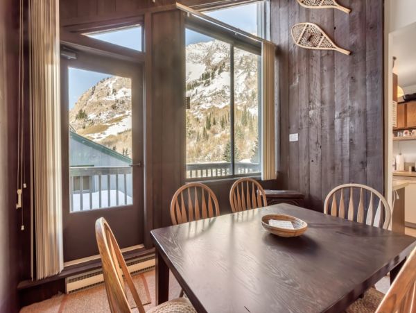 Alta Condo 982557