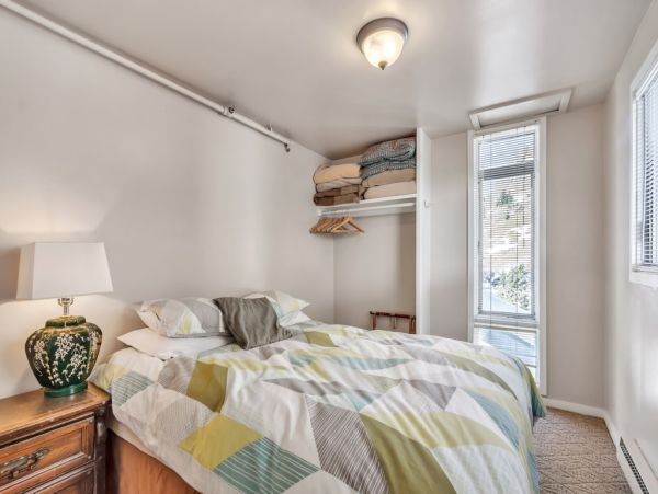 Alta Condo 982557
