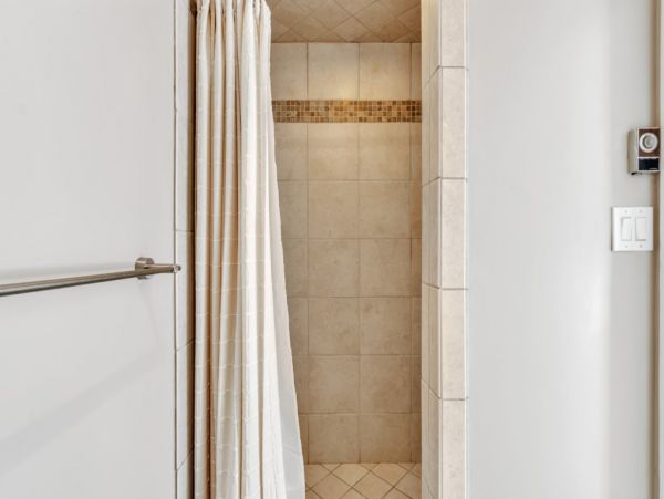 Alta Condo 982557