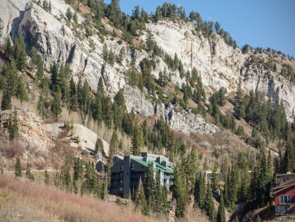 Alta Condo 982557