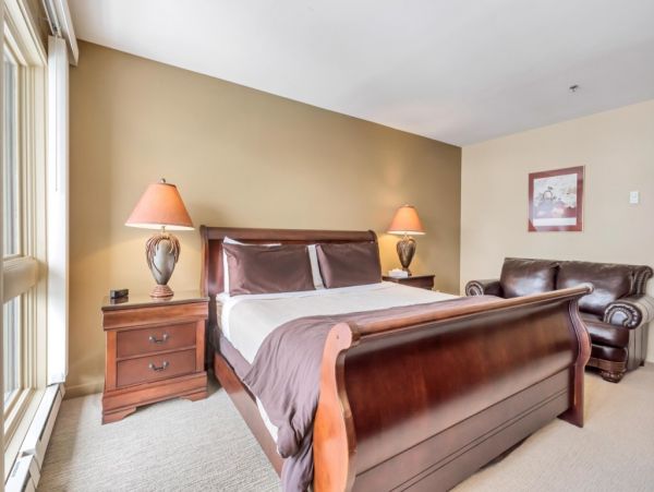 Alta Condo 982558
