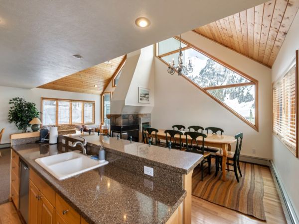 Alta Condo 982559